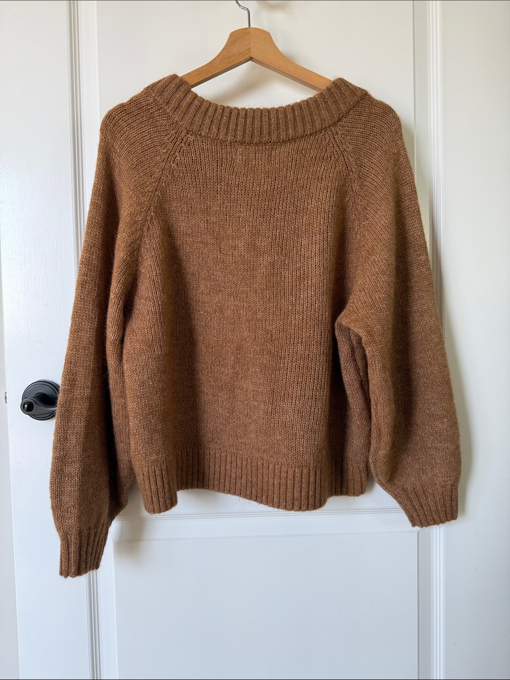 Old Navy Men's V-Neck Sweater in Camel Brown - Picture 2 of 4